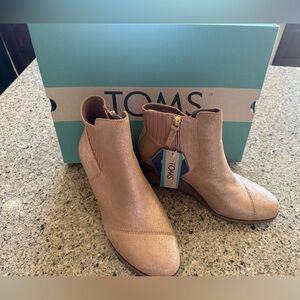 TOMS Women's Rose Gold Ankle Booties Size: 7.5